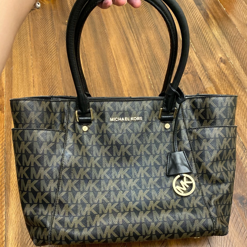 Michael Kors bag ,brown logo/used /good condition